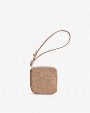 Cuyana Leren Airpod Geval Tas Dames Khaki | PAO2691WZ